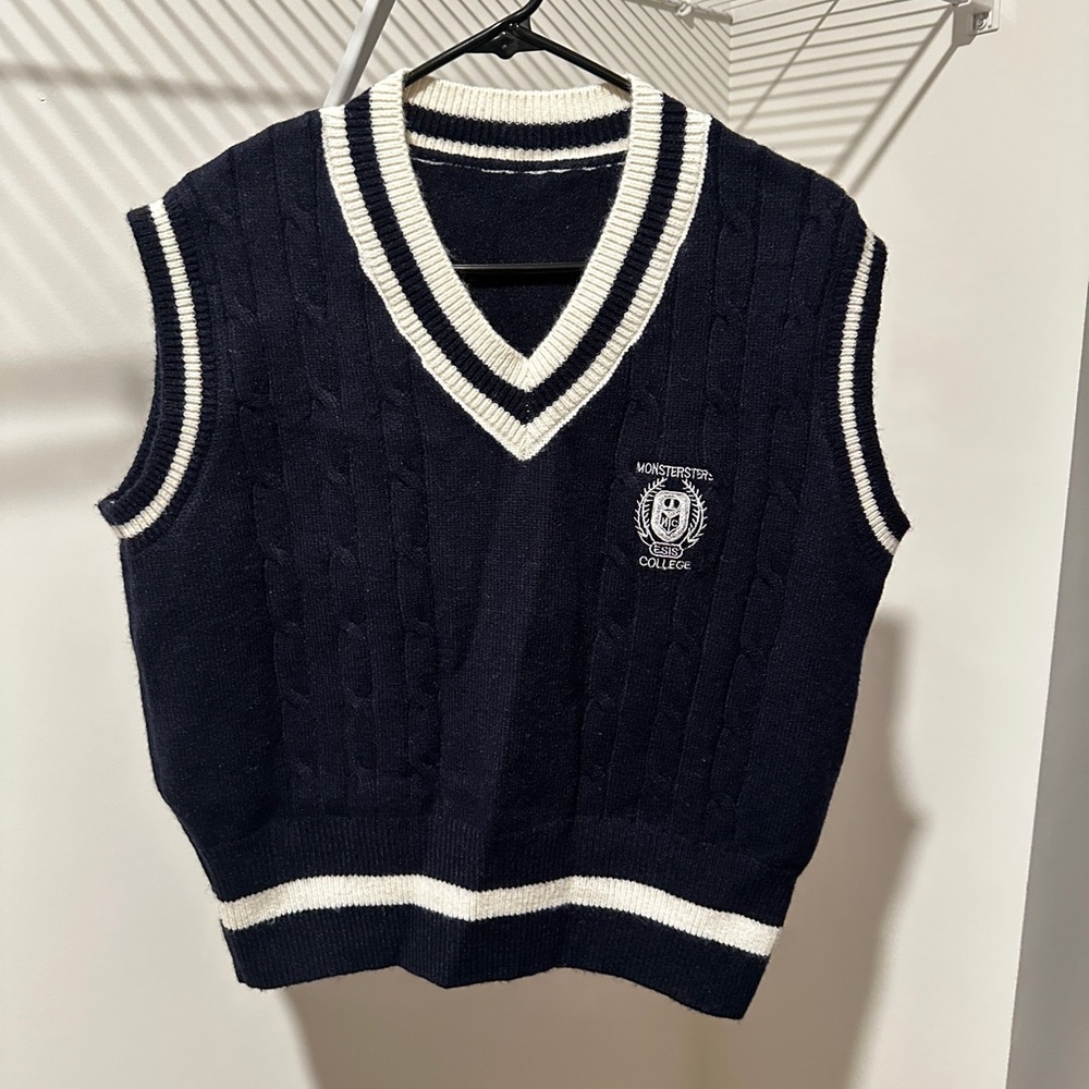 V-Neck Sweater Vest in Navy by